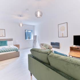 Apartment for rent for £1,935 per month in Birmingham, Cromer Road