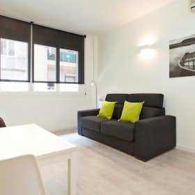Apartment for rent for €1,295 per month in Barcelona, Passatge de Valeri Serra