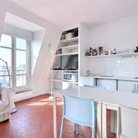 Studio for rent for €1,651 per month in Paris, Rue de Sévigné
