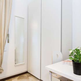 Private room for rent for €800 per month in Milan, Via Bartolomeo d'Alviano