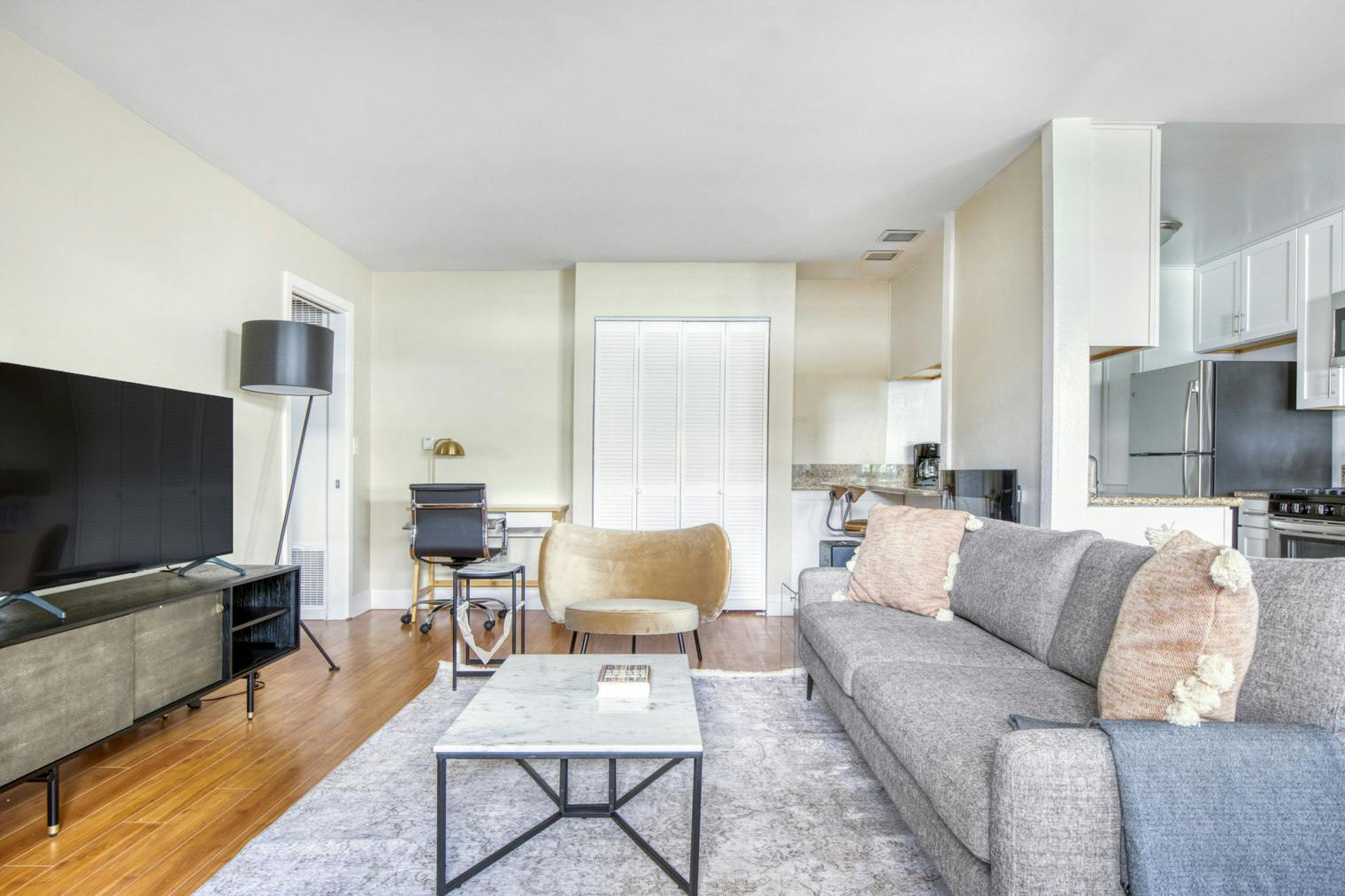 Appartement te huur voor $3,637 per maand in Los Angeles, Braddock Drive