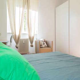 Private room for rent for €525 per month in Cesano Boscone, Via dei Pioppi