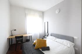Privé kamer te huur voor € 666 per maand in Milan, Via Passo Sella