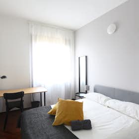 Private room for rent for €740 per month in Milan, Via Passo Sella