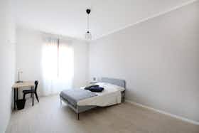 私人房间 正在以 €500 的月租出租，其位于 Modena, Via Giuseppe Soli