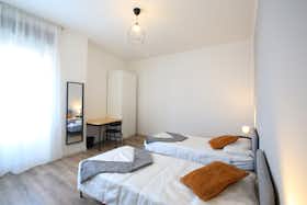 Mehrbettzimmer zu mieten für 310 € pro Monat in Modena, Via Giuseppe Soli