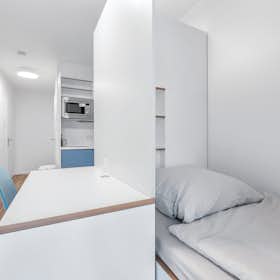 Appartement for rent for € 774 per month in Berlin, Rathenaustraße