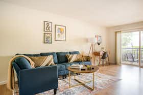 Appartamento in affitto a $5,054 al mese a Mountain View, Del Medio Ave