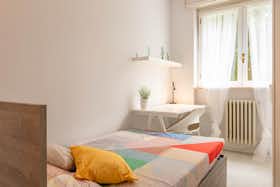 Private room for rent for €557 per month in Milan, Viale Giovanni Suzzani