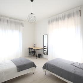 Gedeelde kamer te huur voor € 310 per maand in Modena, Via Giuseppe Soli