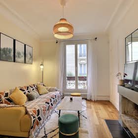 Apartment for rent for €3,132 per month in Paris, Rue Flatters