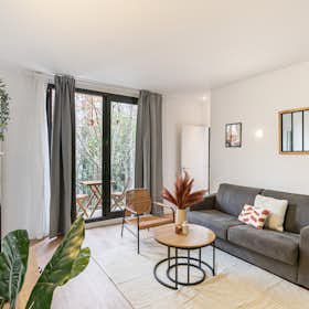 Apartment for rent for €1,795 per month in Barcelona, Carrer de la Indústria