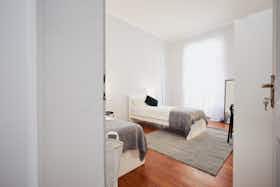 Gedeelde kamer te huur voor € 350 per maand in Turin, Via Ormea
