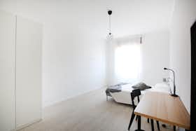 Private room for rent for €570 per month in Modena, Via Giuseppe Soli