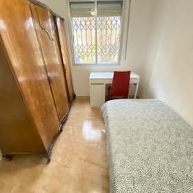Private room for rent for €320 per month in Madrid, Calle de Hornachos
