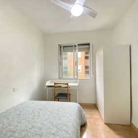 Private room for rent for €360 per month in Madrid, Calle de Hornachos