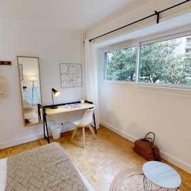 Private room for rent for €760 per month in Courbevoie, Rue Victor Hugo