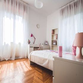Private room for rent for €820 per month in Milan, Via Achille Zezon