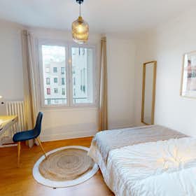 Private room for rent for €875 per month in Paris, Rue de Saussure