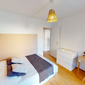 Private room for rent for €954 per month in Paris, Rue Juge