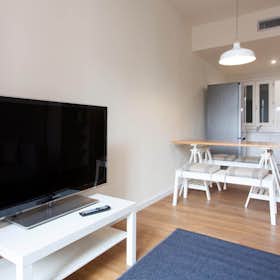 Apartment for rent for €1,550 per month in Barcelona, Carrer de Villarroel