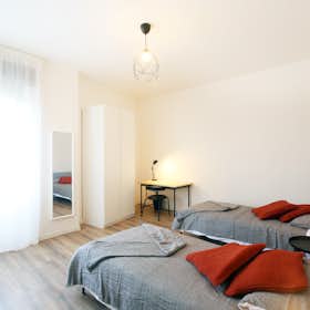 Mehrbettzimmer zu mieten für 300 € pro Monat in Modena, Via Giuseppe Soli