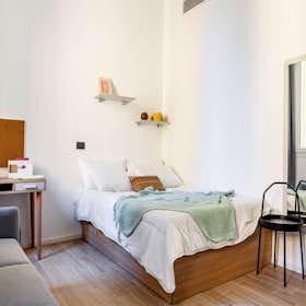 Private room for rent for €625 per month in Turin, Via Carlo Pedrotti