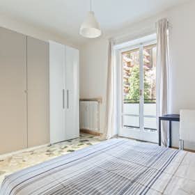WG-Zimmer for rent for 640 € per month in Milan, Via Antonio Panizzi