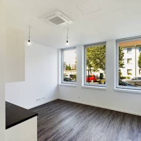 Appartement for rent for € 875 per month in Frankfurt am Main, Elbinger Straße