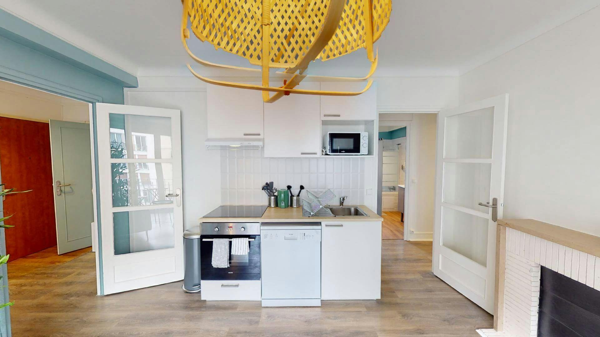 Private room for rent on Rue de Saussure, Paris - Plus