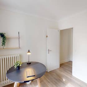 Private room for rent for €890 per month in Paris, Rue de Saussure