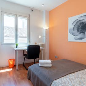 Private room for rent for €617 per month in Madrid, Calle de Bravo Murillo