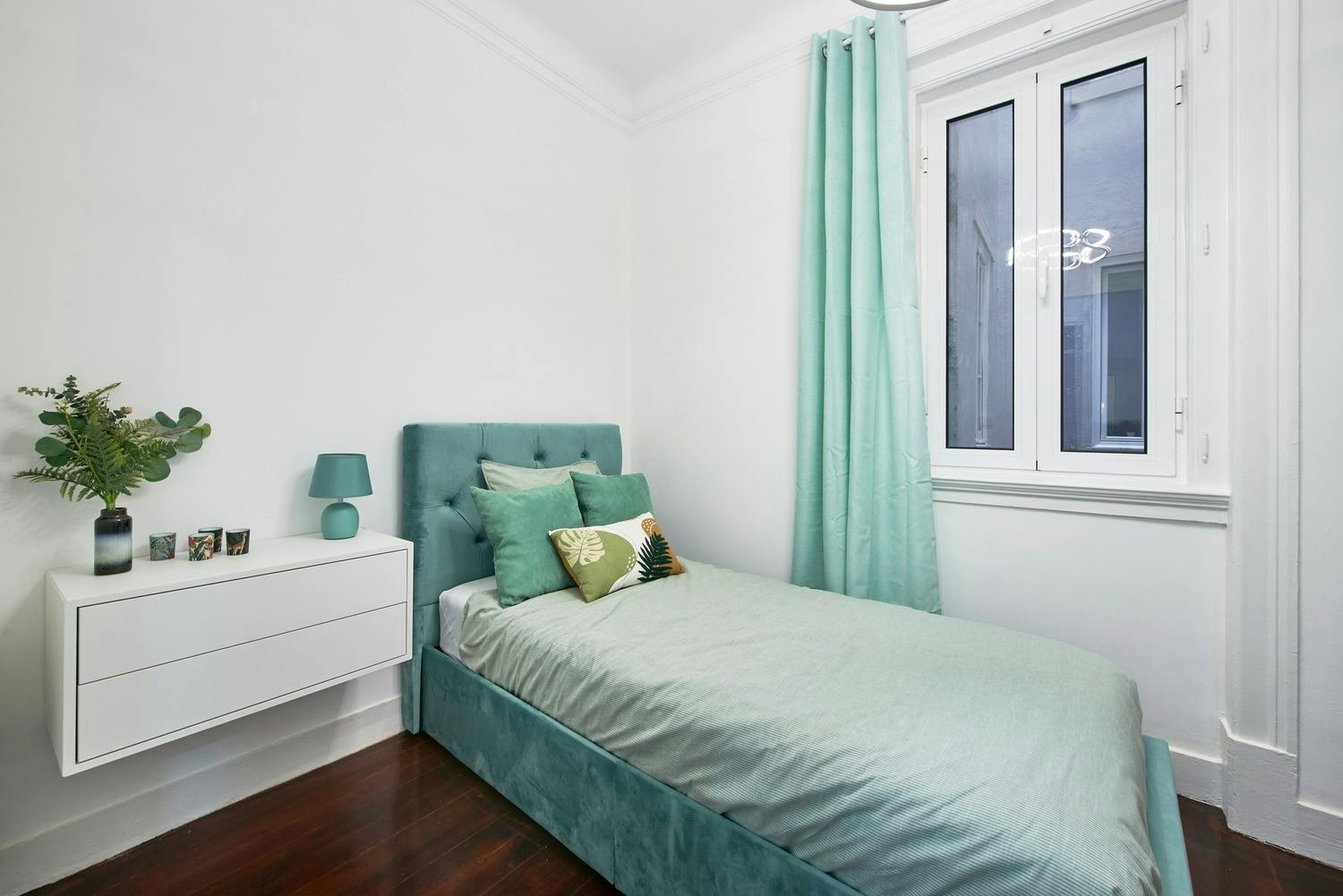 Rua Gomes Freire, Lisbon preview