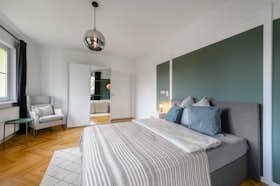 私人房间 正在以 €837 的月租出租，其位于 Stuttgart, Albert-Schäffle-Straße