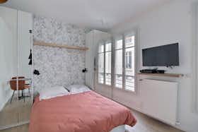 Studio for rent for €1,349 per month in Paris, Rue de l'Exposition