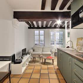 Studio for rent for €1,836 per month in Paris, Rue Saint-Honoré