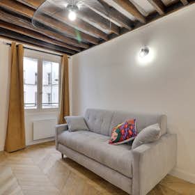 Studio for rent for €1,907 per month in Paris, Rue des Petits-Carreaux