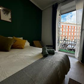 Private room for rent for €825 per month in Madrid, Plaza de Tirso de Molina