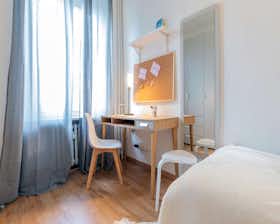 Private room for rent for €475 per month in Turin, Via Frejus
