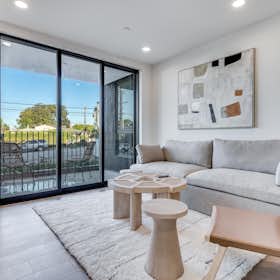 Отдельная комната сдается в аренду за $1,667 в месяц в Los Angeles, S Centinela Ave