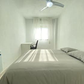 Private room for rent for €450 per month in Madrid, Calle del Platino