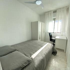 Private room for rent for €350 per month in Madrid, Calle del Platino