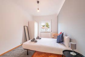 Private room for rent for €690 per month in Lisbon, Alameda das Linhas de Torres