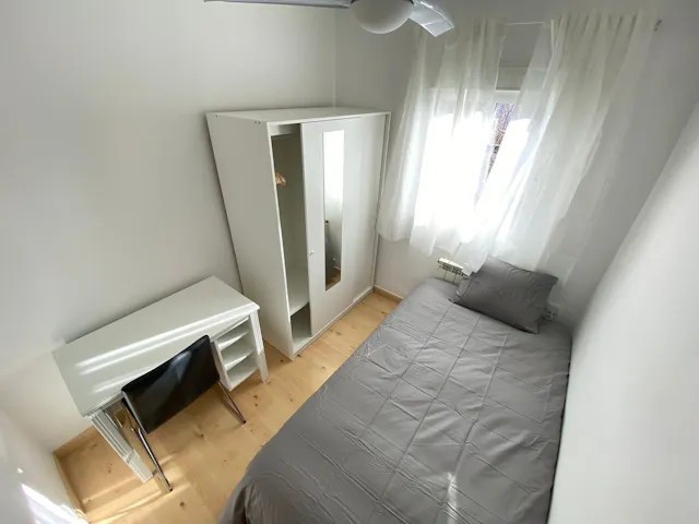 Private room in Calle del Escoriaza, Madrid (1469325) room image 2