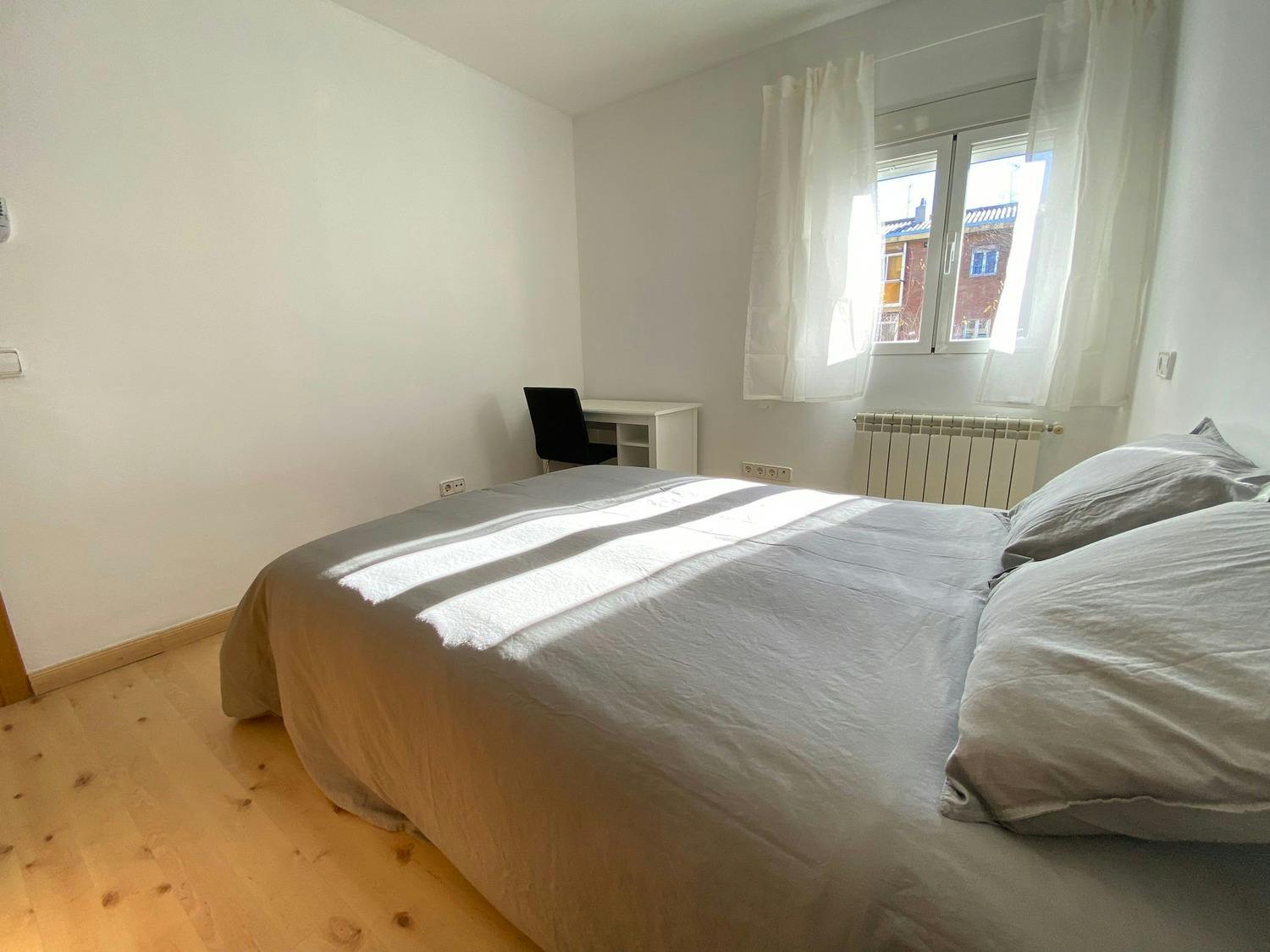 Private room for rent for €450 per month in Madrid, Calle del Escoriaza