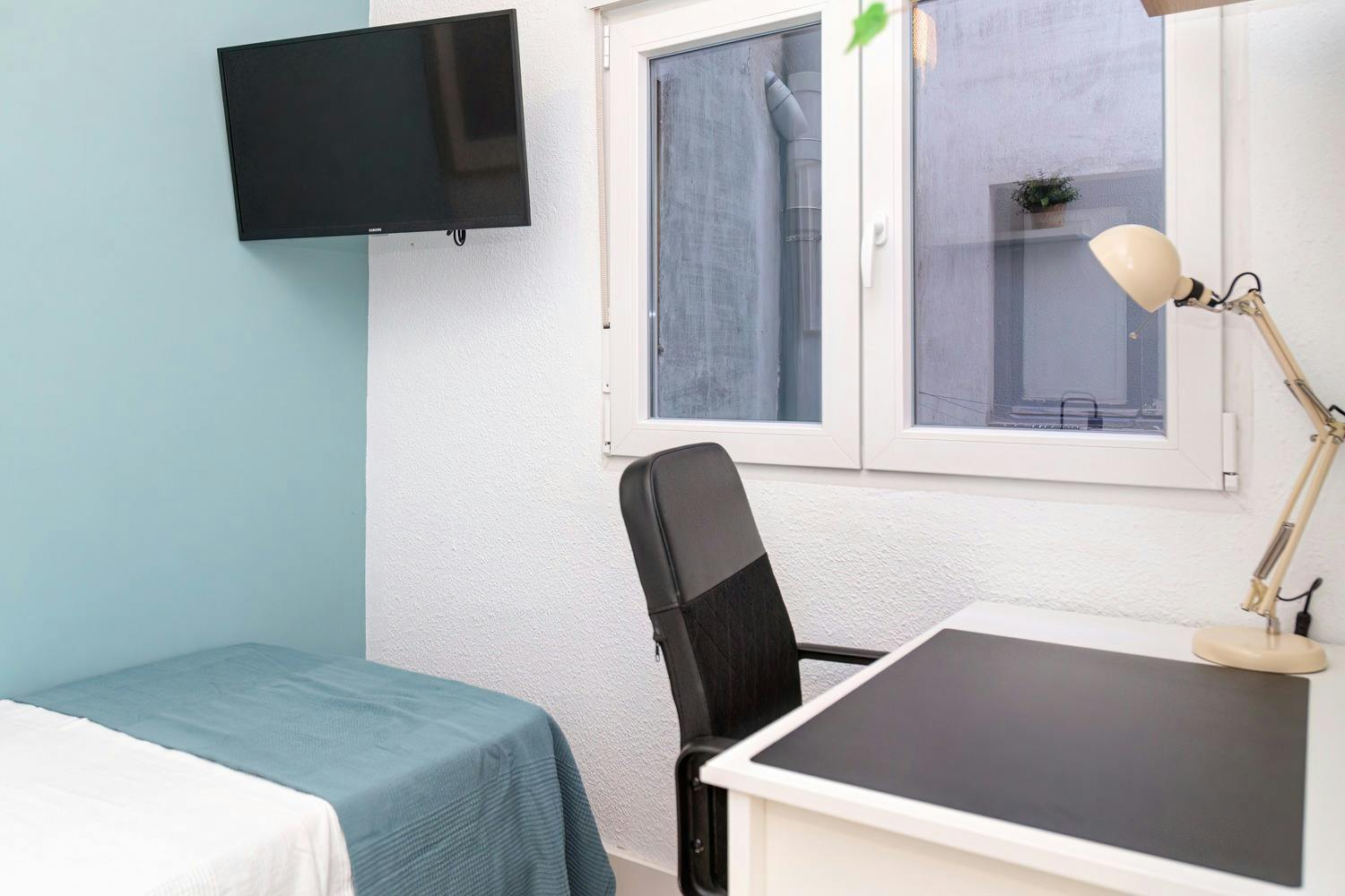 Chambre privée à louer pour 245 €/mois à Zaragoza, Calle Domingo Ram