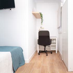 Private room for rent for €275 per month in Zaragoza, Calle Domingo Ram