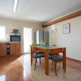 Apartment for rent for €1,800 per month in Barcelona, Ronda del Guinardó