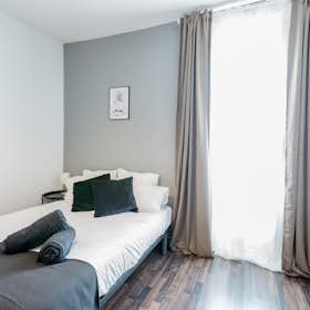 Private room for rent for €770 per month in Madrid, Calle de los Caños del Peral