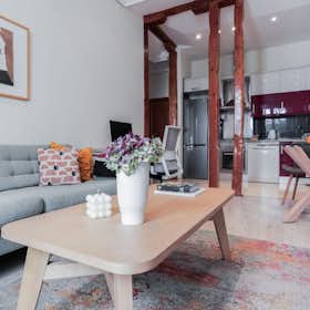 Apartment for rent for €3,348 per month in Madrid, Calle de Barbieri